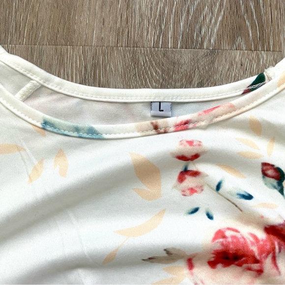 NWOT Cold shoulder floral knot front top - Picture 3 of 8